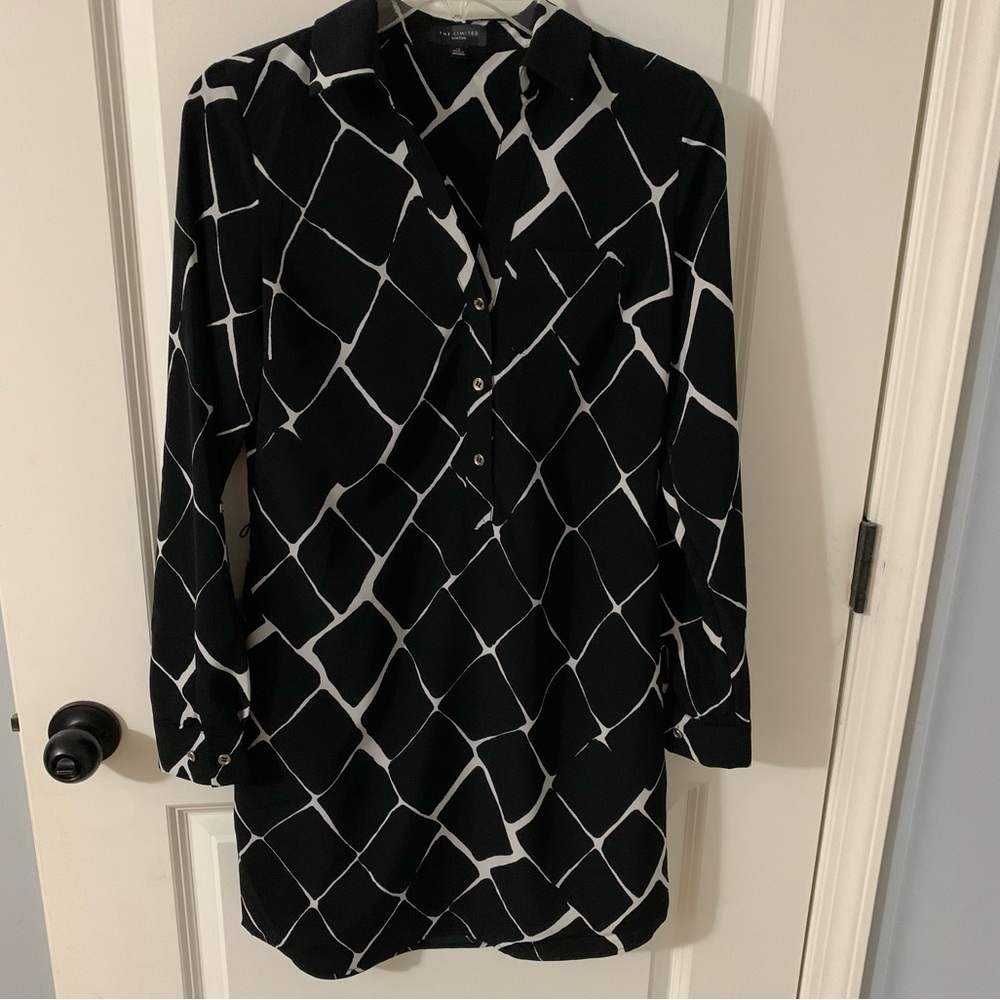 The Limited Ashton shirt dress in black and white. Size XS.